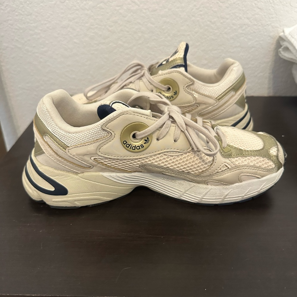 Adidas Astir: beige/green/navy
